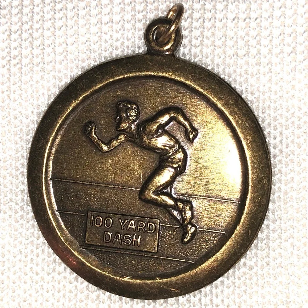 100 YARD DASH RUNNER PENDANT BRONZE TONE VINTAGE